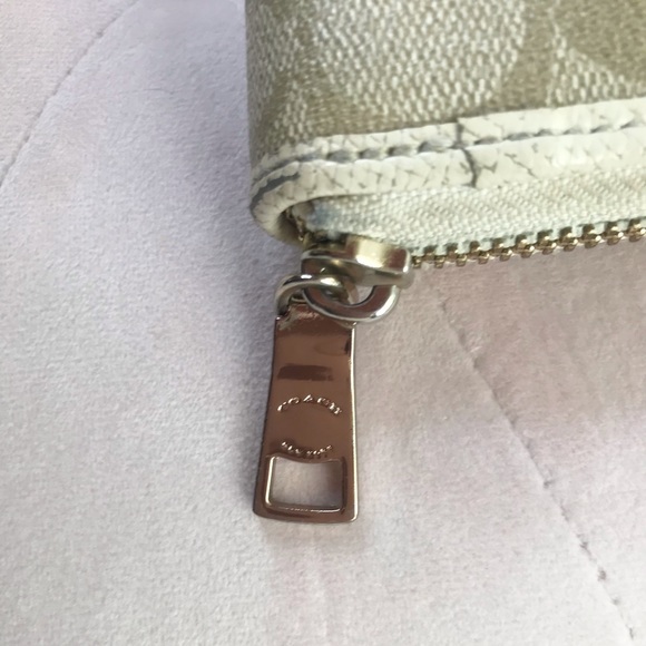 COACH ACCORDION WALLET - Picture 5 of 16